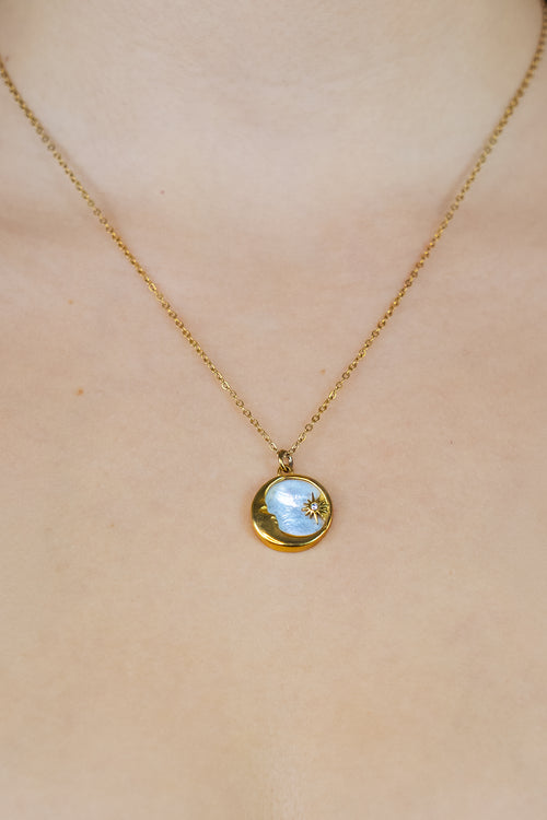 Pendentif collier spirituel Lune or nacre sur buste