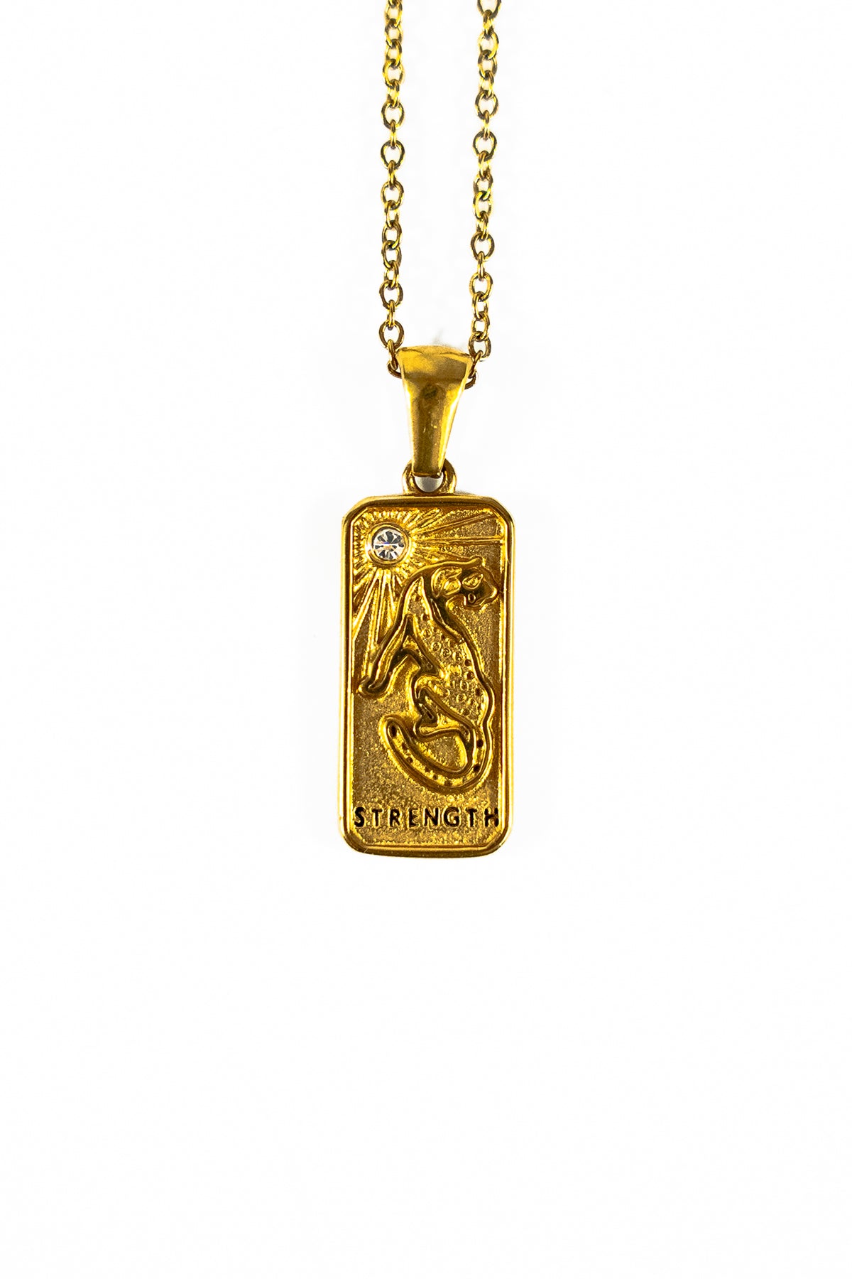 Pendentif collier spirituel Jaguar force forme carte de tarot avec pierre zircon en or sur fond blanc